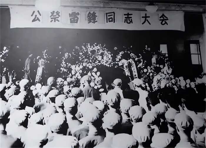 1962年雷锋因公牺牲，40年后鉴定人披露事故发生细节，让人心疼